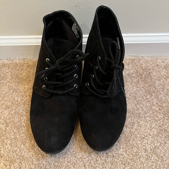 Black heeled booties - Picture 3 of 4